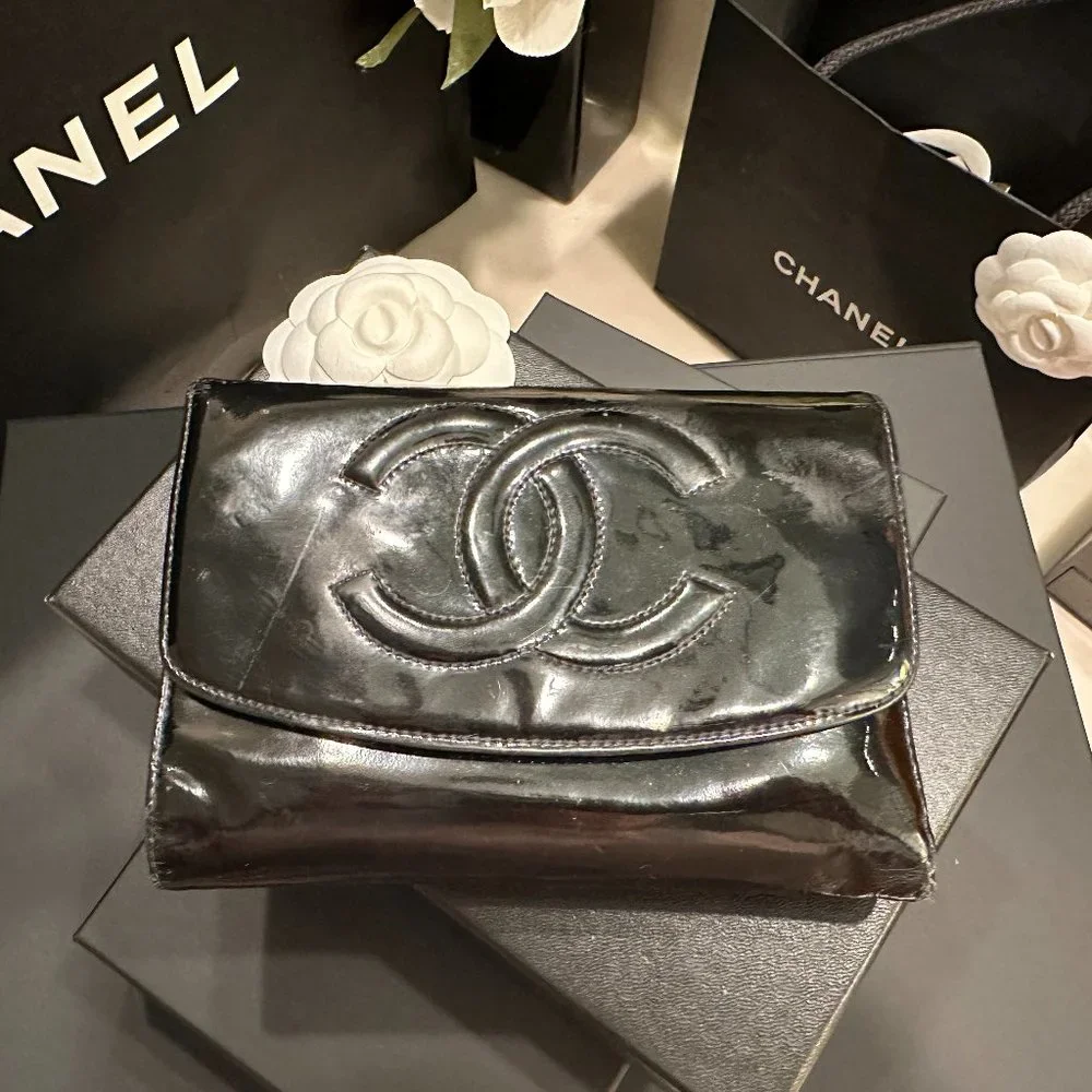 Black CHANEL PATENT LEATHER Wallet Double CC Short - Picture 1 of 16